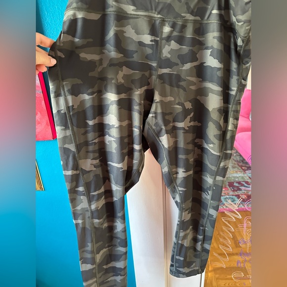 7 item Athleta bundle EUC. Size 2x - Picture 16 of 16